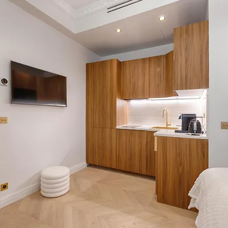 Charming Pied-à-terre Champs-élysée Parigi
